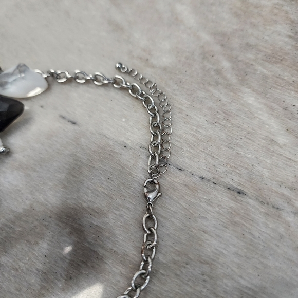 Black and white statement chunky necklace - Picture 6 of 8